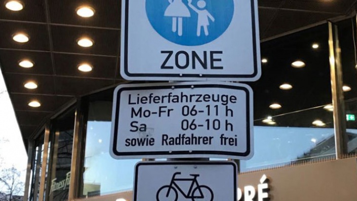 Fahrradfahren in der Bergisch Gladbacher Fußgängerzone