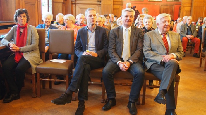 Und einer historischen Einführung in die Rathausgeschichte.