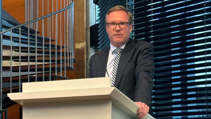 Dr. Michael Metten Dr. Michael Metten