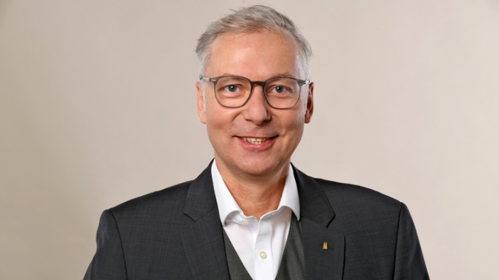 Dr. Oliver Schillings